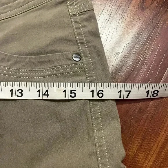 Kuhl Womens 2 Capri Pants Beige Cargo Pockets Camping Hiking Outdoor Gardening - Picture 11 of 15